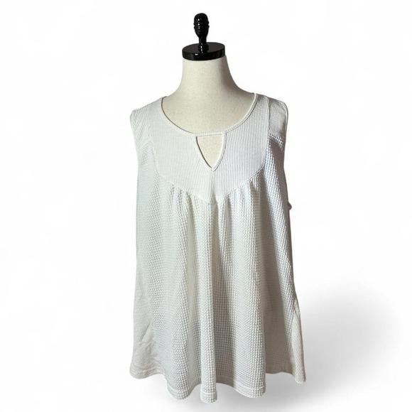 POL Tops - POL Plus Size 3XL White Textured Keyhole Neck Sleeveless Tunic Top